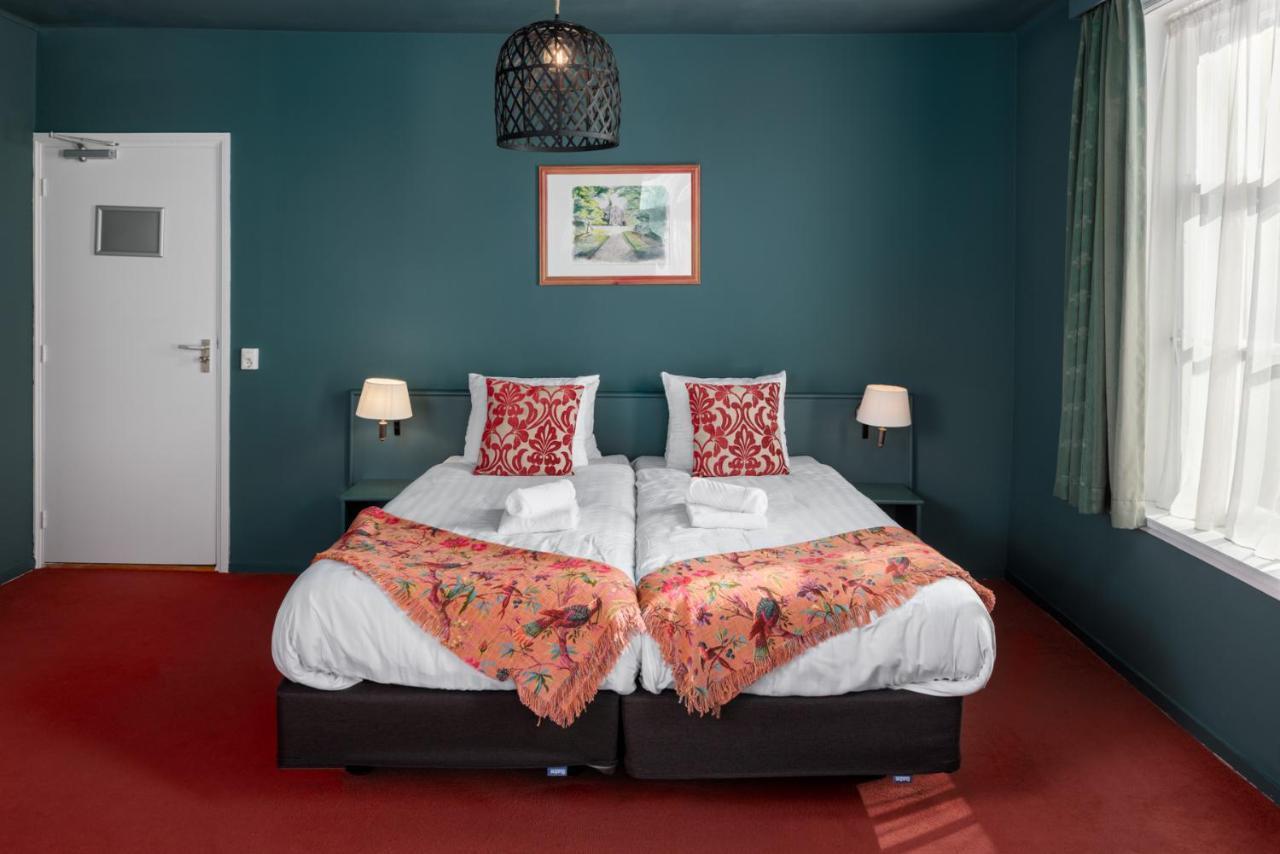 Green White Restaurant Hotel